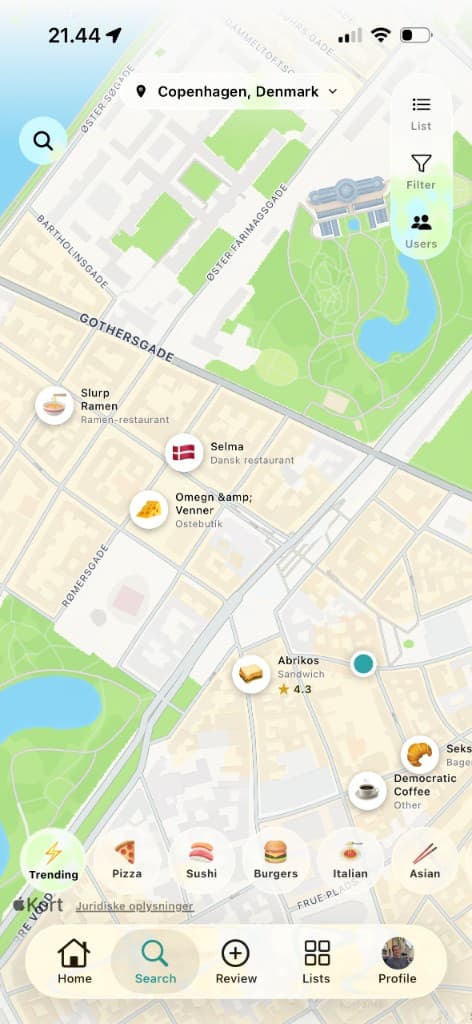 Map view with restaurant markers, categories, and search controls.